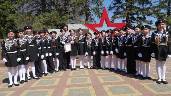 Форма на смотр строя и песни в школе. Морская форма на смотр Строй. Смотр строя и песни в начальной школе моряки. Екатеринбург школа пехотинец.