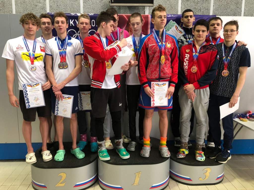 Плавание награждение на соревнованиях. Фото спортсменов. Турнир по плаванию. Спортсменка. Соревнования ростовская область плавание.