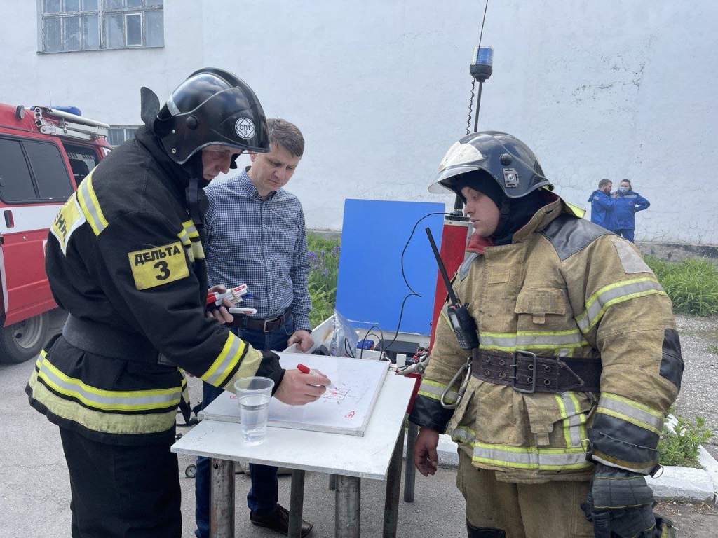 В Шахтах произошел пожар на фабрике «Глория Джинс» (ВИДЕО) | Новости города  Шахты - Шахтинские известия