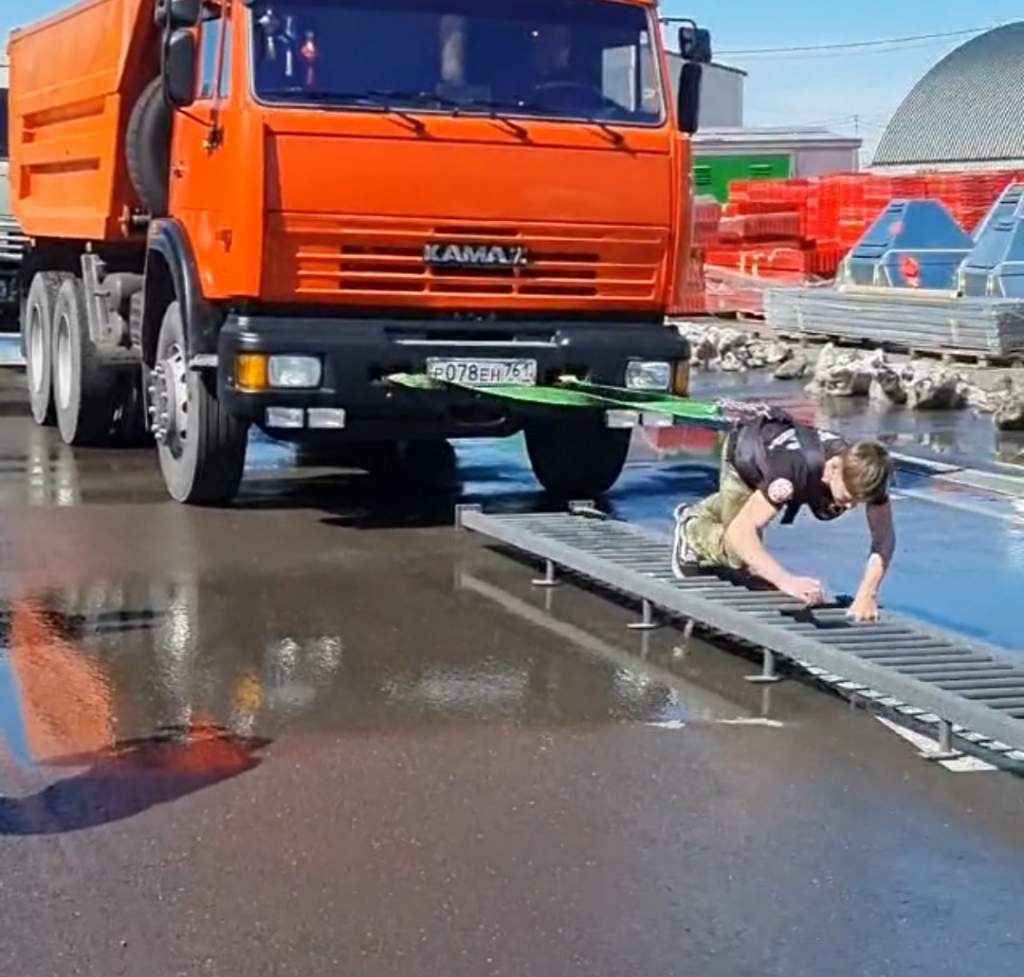 12-летний школьник из города Шахты Родион Плотников отбуксировал 2  самосвала на 4 метра (ВИДЕО) | 02.04.2023 | Шахты - БезФормата