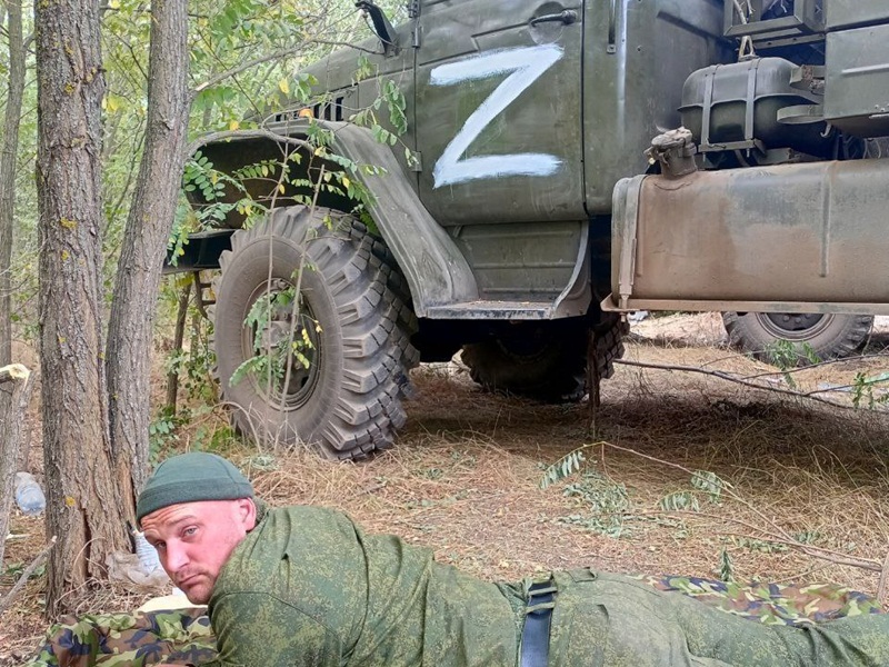 Илья всегда стоял горой за слабых. Силой мерился только с теми, кто старше и сильнее его, а главное – всегда помогал старикам.